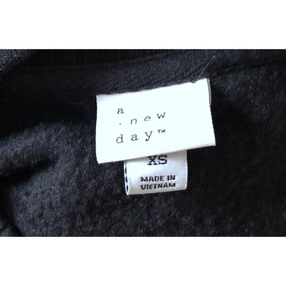 A NEW DAY Womens Size XS Black Crew Neck Sherpa Fleece Pullover Sweat Shirt - Picture 7 of 7